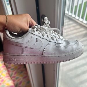 Girls 2.5 white Nike air forces